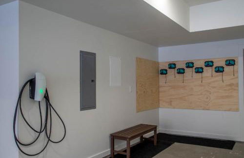 Spectacular New 4BR Townhome: Garage, Jacuzzi, BBQ - Photo 40