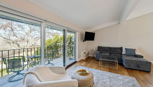 Elegant 4-Season Lake Geneva Condo with Fireplace! - Foto 3