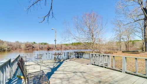 Fire Pit, Views Lakefront Toledo Bend Retreat! - Photo 3