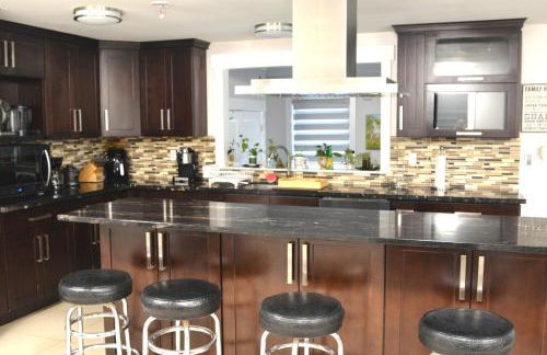 House on Acreage with Farm Animals in Bothell, Close to Seattle Bellevue Kirkland - Foto 6