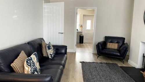 Lovely 2 bed apartment with hot tub log burner and off street parking - Foto 4