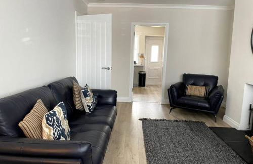 Lovely 2 bed apartment with hot tub log burner and off street parking - Foto 4
