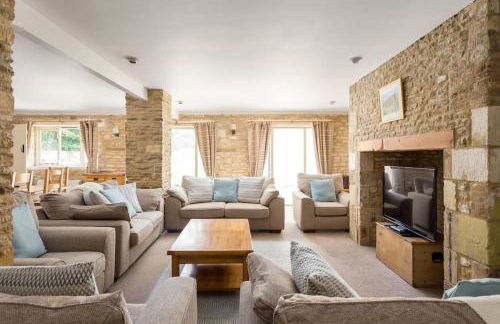 Stanton House, 6 bedroom, 5 bath - Photo 1