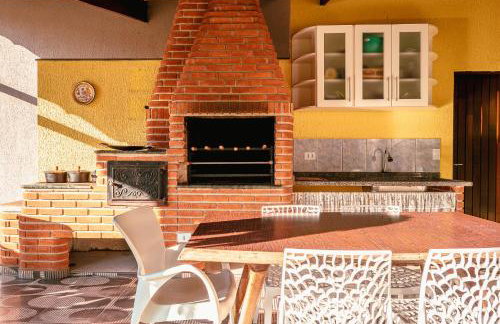 Refúgio e diversão para FAMÍLIAS a 60 min de SP - Piscina, Churrasqueira, wifi 300Mbps - PETFRIENDLY - Foto 15