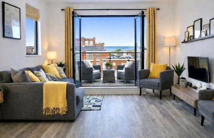 Margate Penthouse Private Balconies Sea Glimpses Gated Parking Air-Con The Penthouse Margate - Photo 1