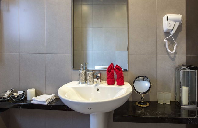 Loumage S Suites and Spa - Photo 33