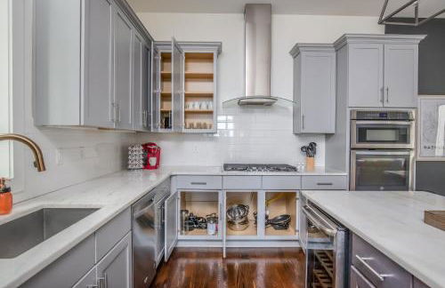 Jack Daniels House with Rooftop Golf, City views! 8min to Whiskey Row! Sleeps 10! - Foto 72