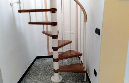 HOST4U - CLEMENTI HOUSE with Terrace in Cozy Italian Village - Foto 12