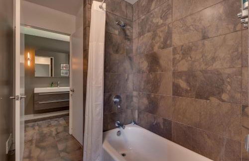 Mod Haus by Tahoe Getaways - Mountain Modern West Shore Home w Private Beach and Pier, Near Skiing - Foto 15