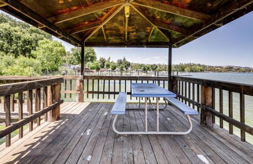 Dock, Slip and Launch Waterfront Home on Clear Lake - Foto 31