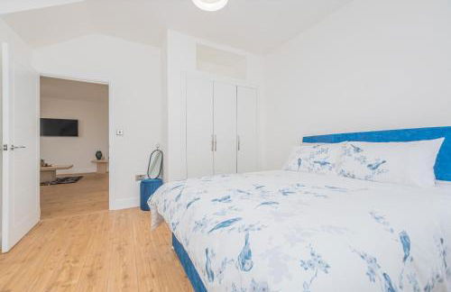 5 Bed cottage with Hot tub - Photo 13