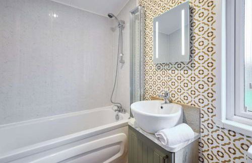 Cherry Lodge with Hot Tub - Foto 33