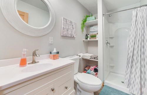 2 Living Areas! Cedar Home 11 Mi to Mt Holiday Ski - Foto 17