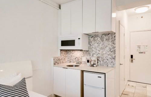 Best location by the Beach ! Free WiFi - TV - All amenities - Foto 8