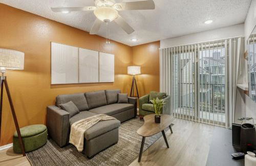 Relaxing King Suite Getaway - Sleeps 4 - Pool, Pkg - Foto 24