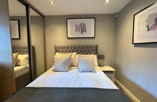 Balcony Free Parking Huge TV City Centre Apt - Foto 10