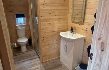 Croft 52 Cabins - Photo 8