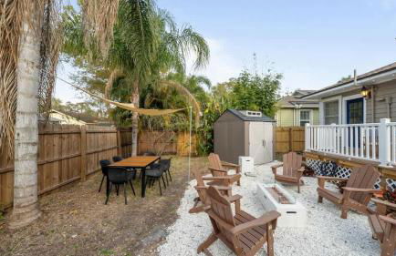 Modern Moroccan Villa w/ Firepit, BBQ + Game Room! - Foto 12