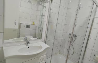 Spacious Worker Apartments with Rooftop Terrace - Up to 21 Guests - Foto 15