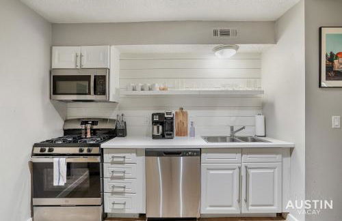 Amenity Heavy Serene Apt in Convenient Location - Photo 42