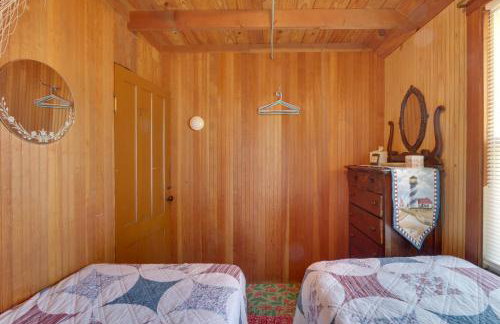 Grandmas Cottage with Sunroom Walk to Beach - Foto 23