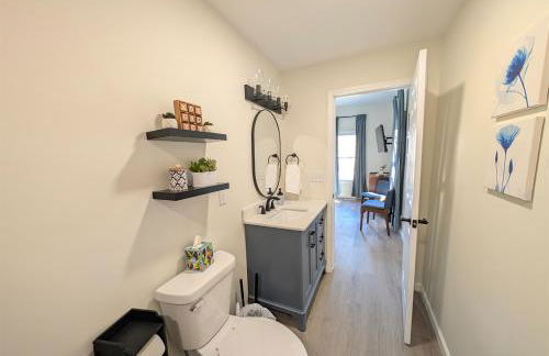 Modern Norwalk Retreat 2 King Suites Sunroom - Foto 12