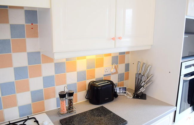 Charming 4-bed Cottage in Hayling Island - Hot Tub - Foto 8