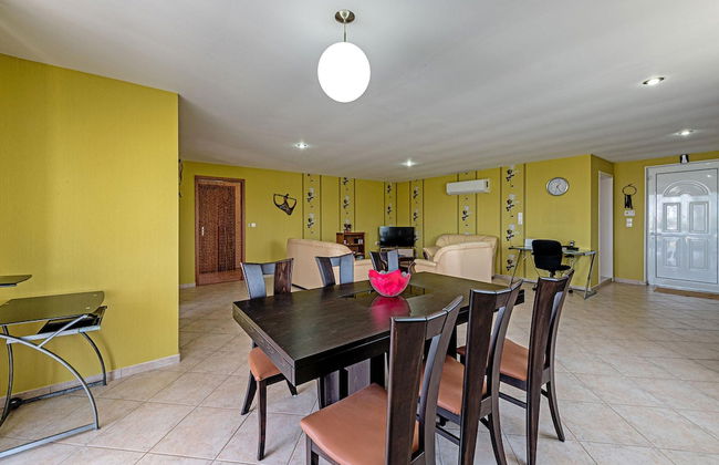 Villa Guinevere-with Private Pool - Photo 19