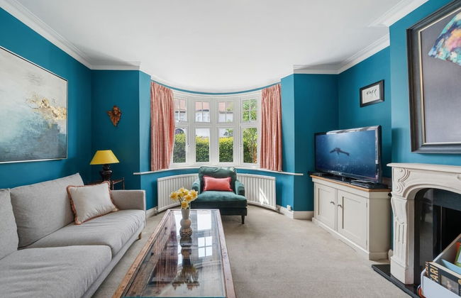 A Delightful 4-bedroom Home With a Private Garden - Foto 9