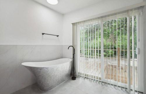 Tropical Oasis - Pool + Beach Volleyball + Firepit - Foto 5