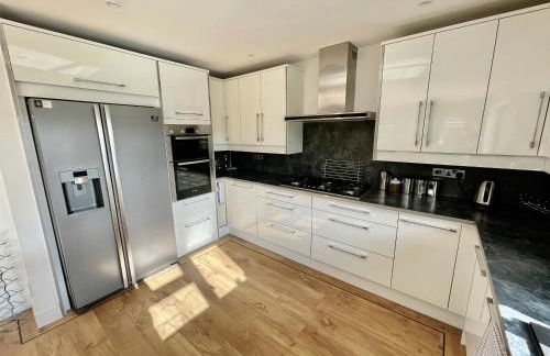 Luxury Pamper Home Hot Tub & Sauna Ladies Retreat - Photo 5