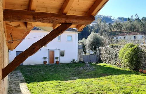 Beautiful villa in Póvoa de Lanhoso with pool and garden - Foto 60