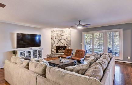 Lakefront Home Private Dock, Tiki Bar, Firepit Shore to Please by Avantstay - Foto 33