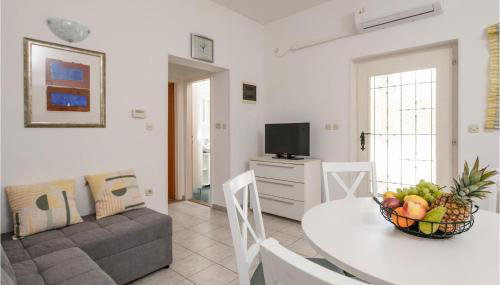 2 Bedroom Awesome Apartment In Labin - Foto 4