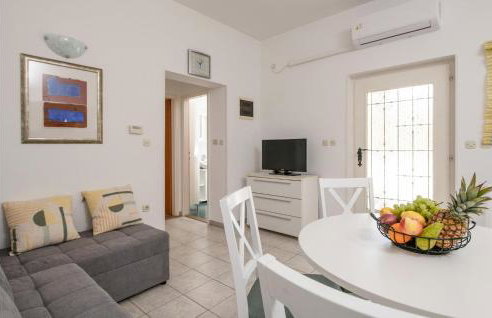 2 Bedroom Awesome Apartment In Labin - Foto 4
