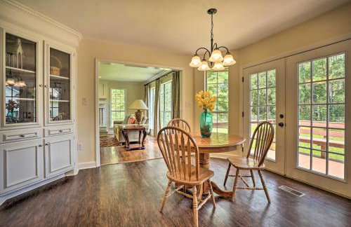 Pet-Friendly Suburban Escape with Deck and Grill! - Foto 10