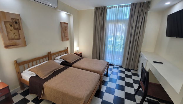 Aparthotel in Havana with garden - Photo 3