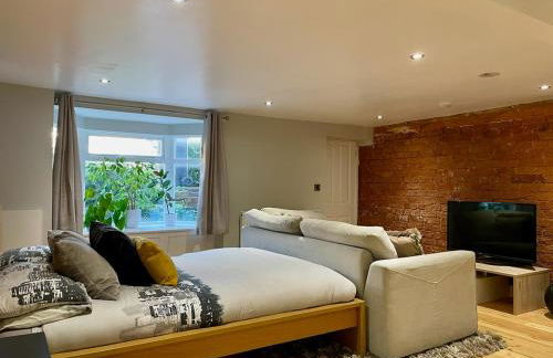 Gorgeous 4 bedroom Townhouse - Photo 28