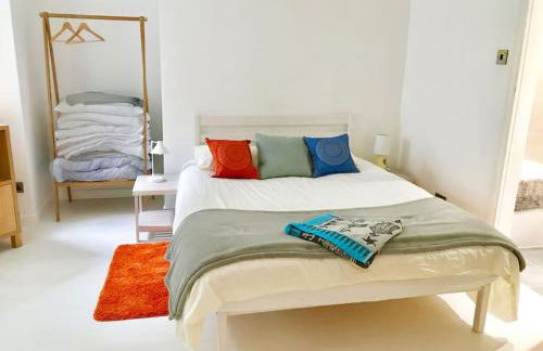 Spacious two bedroom, two bathroom Beach Nest with garden - Foto 13