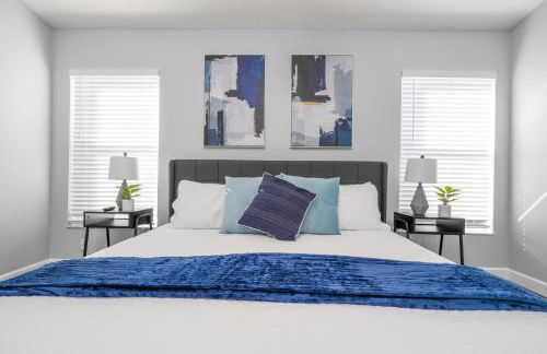 Magical 5-Bedroom Retreat w/ Pool, 3 Ensuite Bedrooms, Near Disney, and Internet! - Foto 5