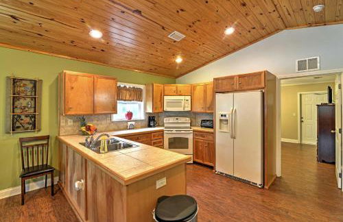 Crystal River Cottage on 1 Acre with Deck and Porch! - Foto 8