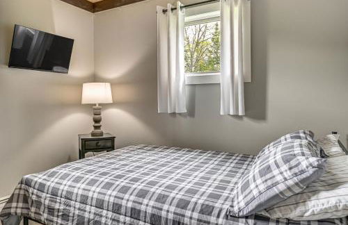 Newcomb Retreat with Mountain Views and Fire Pit! - Foto 14