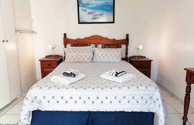 Boathouse Bed and Biscuit - Lower Deck - Photo 4