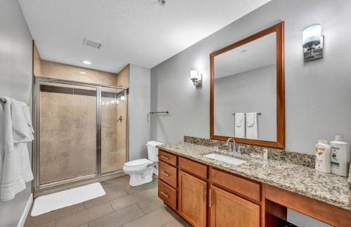 HUGE Panoramic SkySuite w/ Downtown VIEWS: Gym - Photo 5