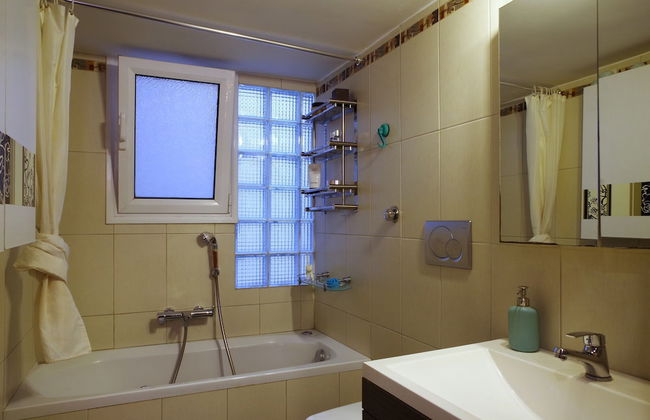 Violeta s Seaview Apartment in Piraeus - Photo 3