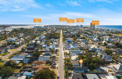 March Sale! Walk to Beach - Large Private Yard - Fire Pit - Dog Friendly - Foto 25