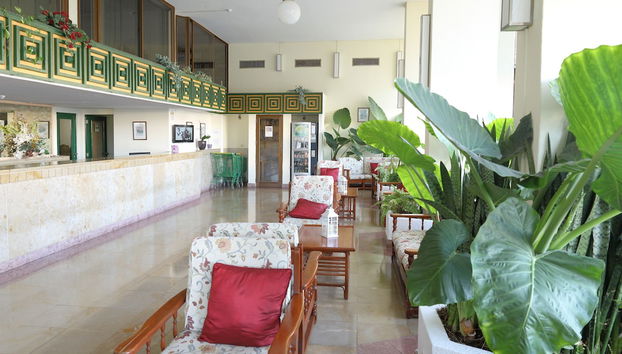 Coin salon dans le hall