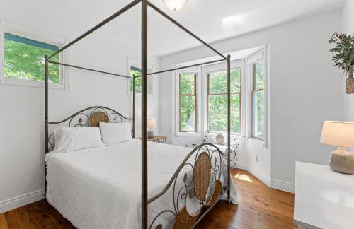 Experience luxury at Lakefront Villa - Foto 21