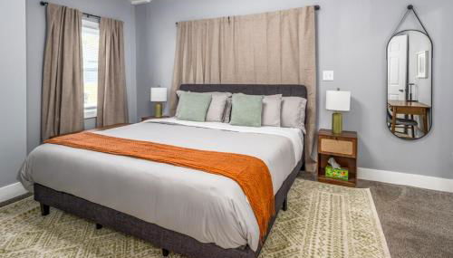 Prime Walnut Hills, 5min to UC, Lux King Beds, Sleep 6ppl, Smart TVs - Foto 2