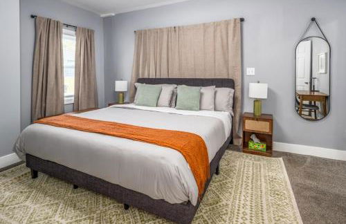 Prime Walnut Hills, 5min to UC, Lux King Beds, Sleep 6ppl, Smart TVs - Foto 2